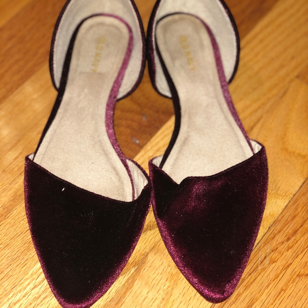 Old Navy Flats. Size 7. PRE-OWNED.